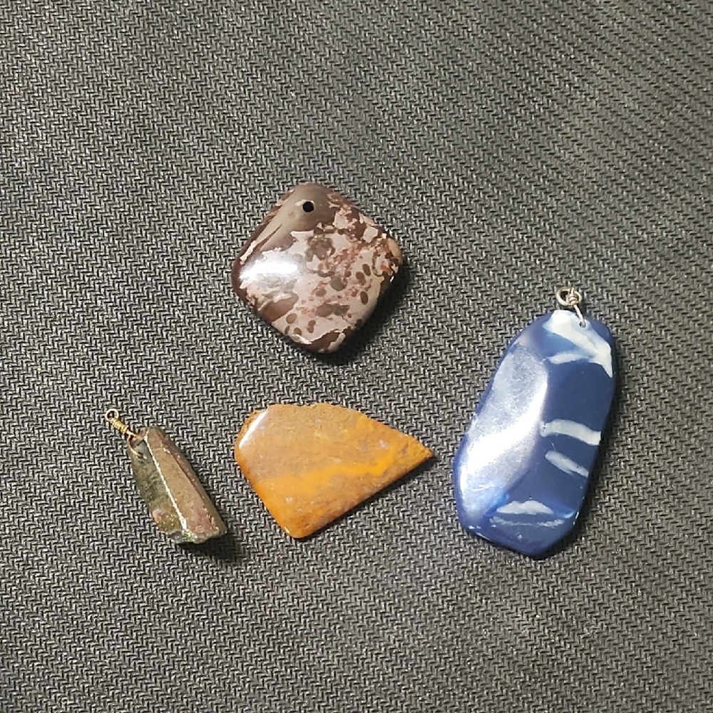 4 Elegant Stones
